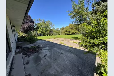 5800  Lakeview Dr, Greendale, WI 53129 - Photo 13