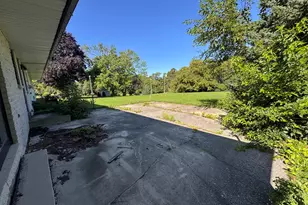 5800 Lakeview Dr, Greendale, WI 53129 - Photo 13