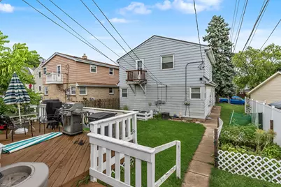 2567 S 60th St, West Allis, WI 53219 - Photo 7