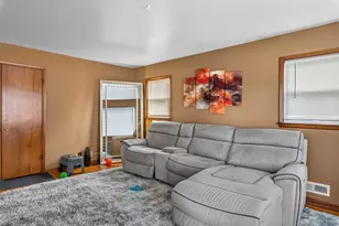 2567 S 60th St, West Allis, WI 53219 - Photo 17