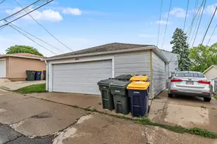 2567 S 60th St, West Allis, WI 53219 - Photo 9