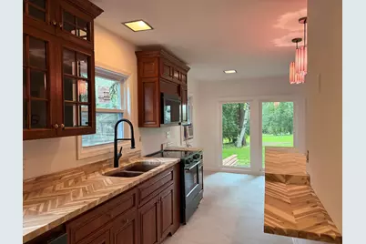 6305  Catalpa St, Greendale, WI 53129 - Photo 9