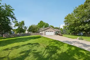 N71W23289 Keystone Dr, Sussex, WI 53089 - Photo 3
