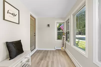318 E Gauer Cir, Milwaukee, WI 53207 - Photo 5