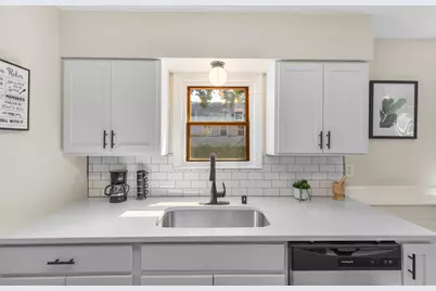 318 E Gauer Cir, Milwaukee, WI 53207 - Photo 19