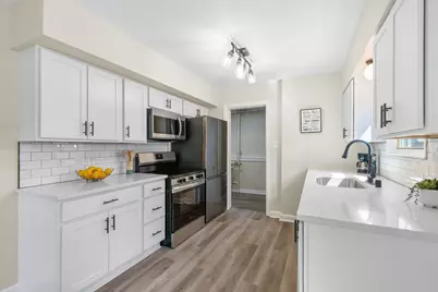 318 E Gauer Cir, Milwaukee, WI 53207 - Photo 17