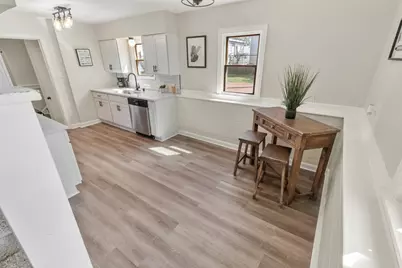 318 E Gauer Cir, Milwaukee, WI 53207 - Photo 15