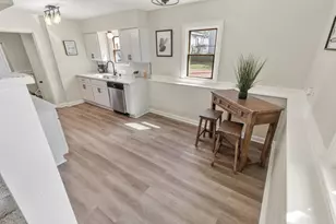 318 E Gauer Cir, Milwaukee, WI 53207 - Photo 15