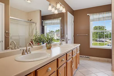 10348 S Robin Ln, Oak Creek, WI 53154 - Photo 29