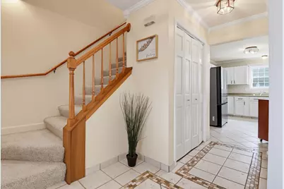 10348 S Robin Ln, Oak Creek, WI 53154 - Photo 9