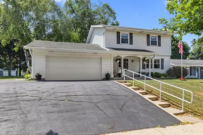 1713  Howlett Ln, Waukesha, WI 53186 - Photo 5