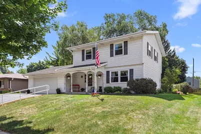 1713  Howlett Ln, Waukesha, WI 53186 - Photo 3