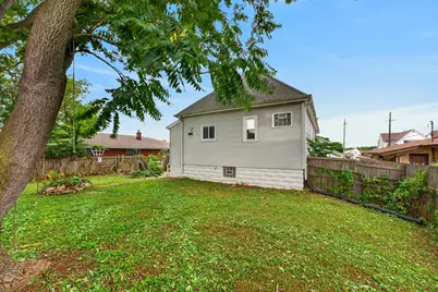 2423  Cleveland Pl, South Milwaukee, WI 53172 - Photo 29