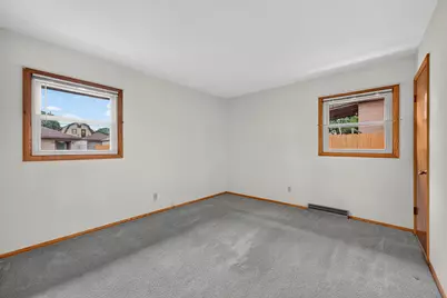 1252 S 40th St, West Milwaukee, WI 53215 - Photo 9