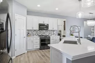 W136N6171 Weyer Farm Dr, Menomonee Falls, WI 53051 - Photo 7
