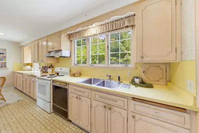 805 E Hyde Way, Fox Point, WI 53217 - Photo 5