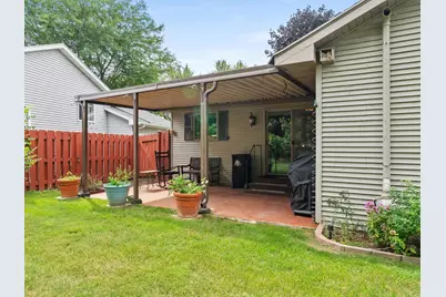 3177  Bellfield Dr, Oshkosh, WI 54904 - Photo 5