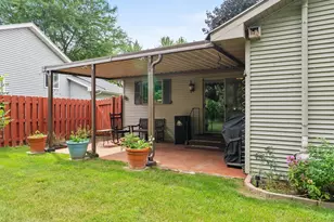 3177 Bellfield Dr, Oshkosh, WI 54904 - Photo 5