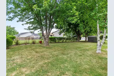 3177  Bellfield Dr, Oshkosh, WI 54904 - Photo 11