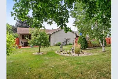 3177  Bellfield Dr, Oshkosh, WI 54904 - Photo 9