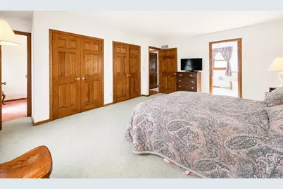 12231 W White Oak Dr, Greenfield, WI 53228 - Photo 31