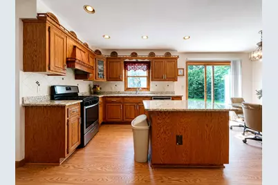 12231 W White Oak Dr, Greenfield, WI 53228 - Photo 13