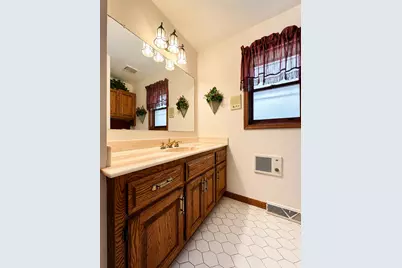12231 W White Oak Dr, Greenfield, WI 53228 - Photo 21