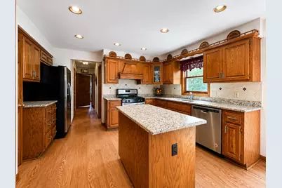 12231 W White Oak Dr, Greenfield, WI 53228 - Photo 11