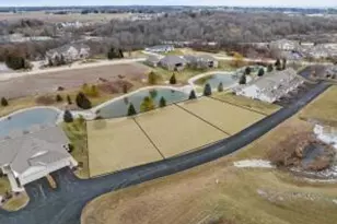 1922 Ravenswood Ln, Manitowoc, WI 54220 - Photo 29