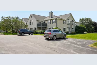 N25W24069  River Park Dr #6, Pewaukee, WI 53072 - Photo 3