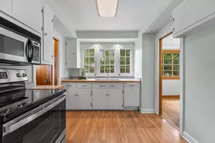7020 N Rockledge Ave, Glendale, WI 53209 - Photo 11