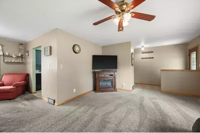 9537 W Sarasota Pl, Wauwatosa, WI 53222 - Photo 5