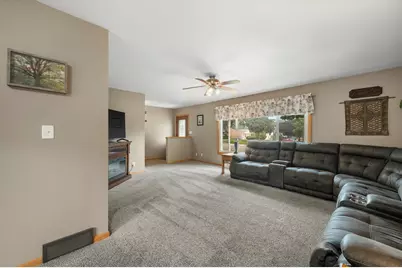 9537 W Sarasota Pl, Wauwatosa, WI 53222 - Photo 3