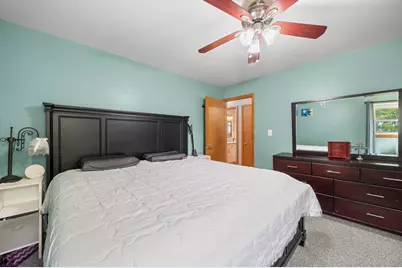 9537 W Sarasota Pl, Wauwatosa, WI 53222 - Photo 13