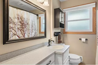 9537 W Sarasota Pl, Wauwatosa, WI 53222 - Photo 17