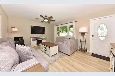 1417  Patricia Dr, West Bend, WI 53090 - Photo 5
