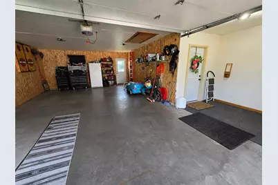 1457  Daisy Dr, Manitowoc, WI 54220 - Photo 3