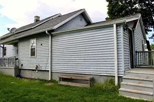 413 N Memorial Dr, Racine, WI 53404 - Photo 5