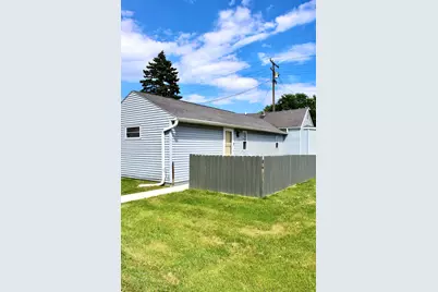 930 N Memorial Dr, Racine, WI 53404 - Photo 3
