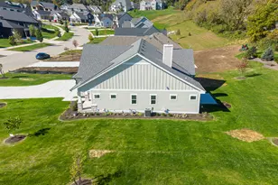 N55W25226 Crescent Hill Dr, Sussex, WI 53089 - Photo 7