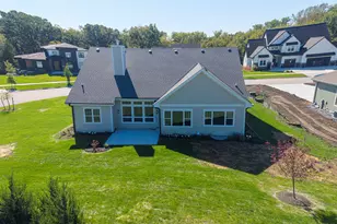 N55W25226 Crescent Hill Dr, Sussex, WI 53089 - Photo 9