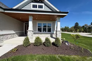 N55W25226 Crescent Hill Dr, Sussex, WI 53089 - Photo 3