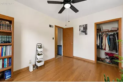 5644 N Paradise Ln, Glendale, WI 53209 - Photo 25