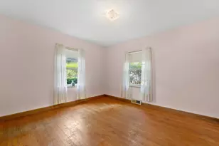 5644 N Paradise Ln, Glendale, WI 53209 - Photo 17