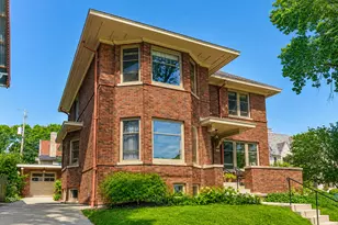 2625 N Wahl Ave, Milwaukee, WI 53211 - Photo 3