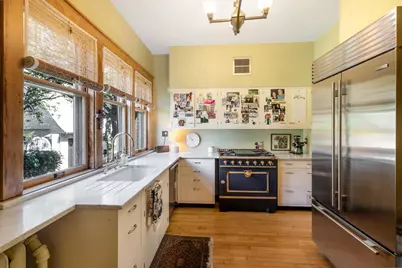 2625 N Wahl Ave, Milwaukee, WI 53211 - Photo 11