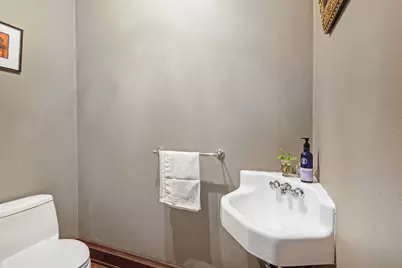 2625 N Wahl Ave, Milwaukee, WI 53211 - Photo 17