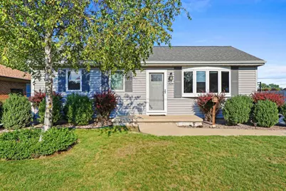 1525 S 25th St, Manitowoc, WI 54220 - Photo 3
