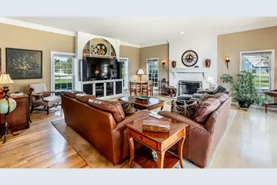10434 N Haddonstone Pl, Mequon, WI 53092 - Photo 13