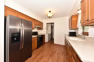 106 Tamarack Cir, Hartford, WI 53027 - Photo 5